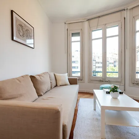Stunning 4br In Sagrada Familia Lägenhet *